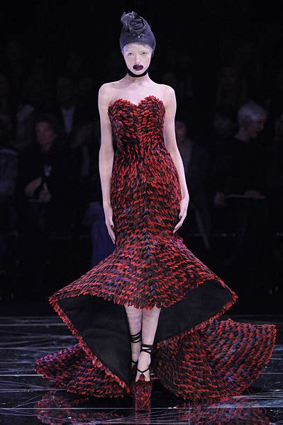 Fashion Design & Textile Art: What is Avant-Garde Fashion? Why do you ...