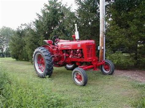 Farmall 400 Diesel - TractorShed.com