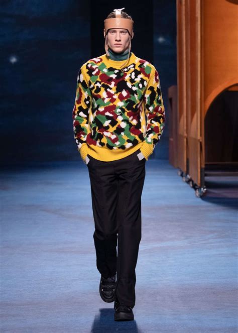 La Fashion Week 2021 : Moschino 2022 Sfilata Joo Aw21 Dita Teese ...