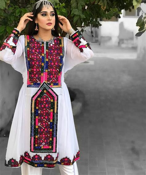 Girl in Balochi dress | Balochi dress, Afghani clothes, Afghan dresses