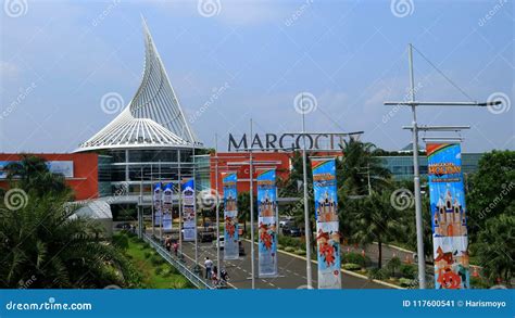 Margo City Mall editorial photo. Image of asia, suburban - 117600541