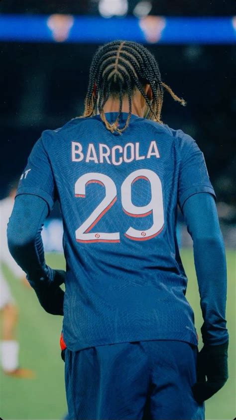 Bradley Barcola | Maillot de foot psg, Tenue foot, Joueurs de foot