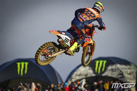 Cairoli, con problemas en la rodilla en Gran Bretaña