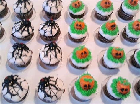 Halloween Mini Cupcakes - CakeCentral.com