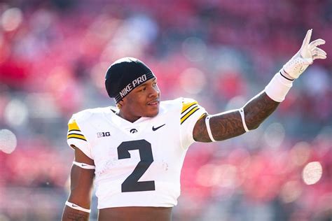 Kaleb Johnson named Big Ten Offensive Player of the Week, Freshman of ...