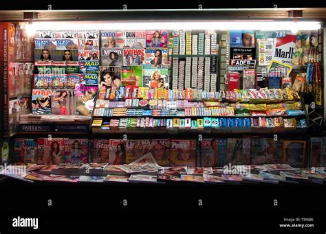 Newsstand hi-res stock photography and images - Alamy