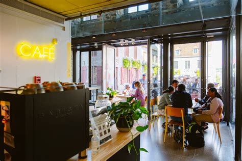 Un café dans l’Aire publique EXMURO