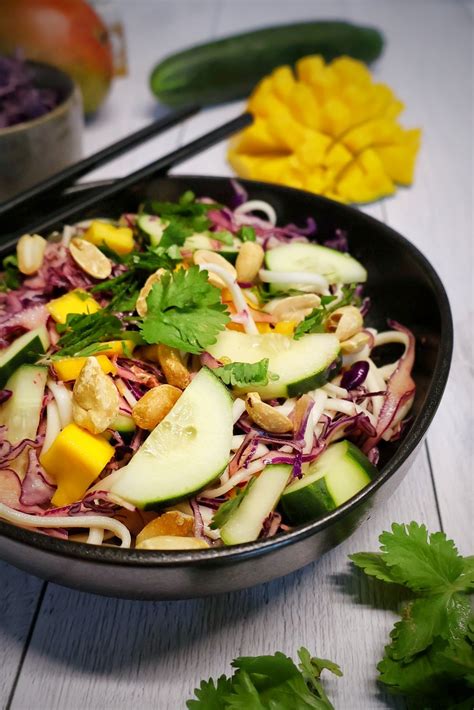 Salade asiatique mangue, cacahuètes et coriandre