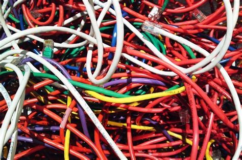 Jakie są różnice między kablem a przewodem? | Elektrotek