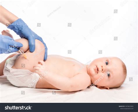 Pediatrician Nurse Giving Intramuscular Injection Vaccine Stock Photo ...