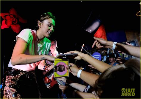 Miley Cyrus & Her BFF Lesley Are Back Together! | Photo 1114478 - Photo ...