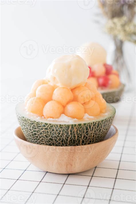 Ice melon bingsu, célèbre glace coréenne sur table 3090850 Photo de ...