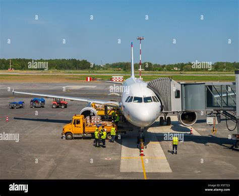 Airfield view time lapse hi-res stock photography and images - Alamy