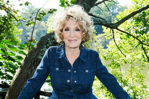 Jeannie Seely dead: Grammy-winning 'Don't Touch Me' singer was 85