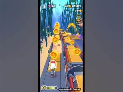 Playing subway surfers on the plane - YouTube