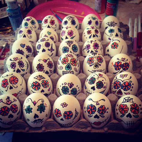 Día de Los Muertos cascarones ... Day of the dead confetti eggs ...