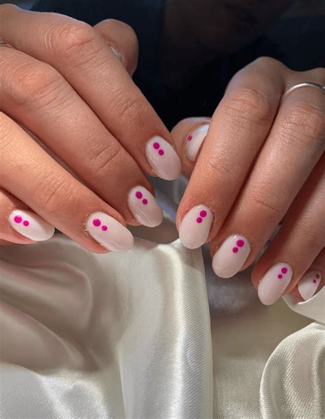 20+ Designs d’Ongles Simples et Élégants à Essayer Absolument - Pink ...