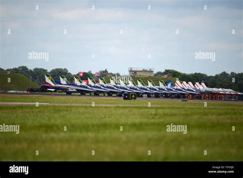 Airfield performance hi-res stock photography and images - Alamy