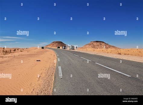 Sahara desert in the heart of Africa Stock Photo - Alamy