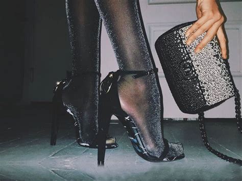 Est-il possible de porter des sandales avec des collants en nylon, l ...