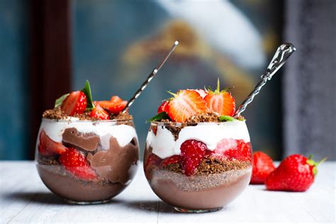 Layered chocolate dessert cup recipe | Nutricia Fortisip