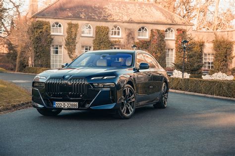 2023 BMW i7 xDrive60 – The World’s Most Advanced Luxury Sedan Is a Benz ...