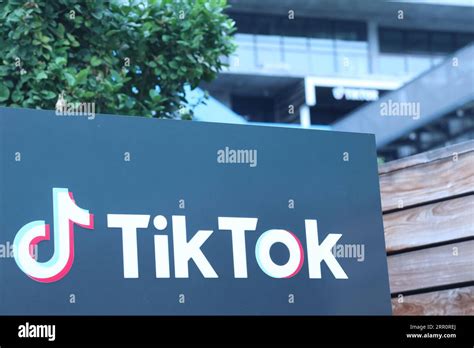 Tiktok office hi-res stock photography and images - Alamy