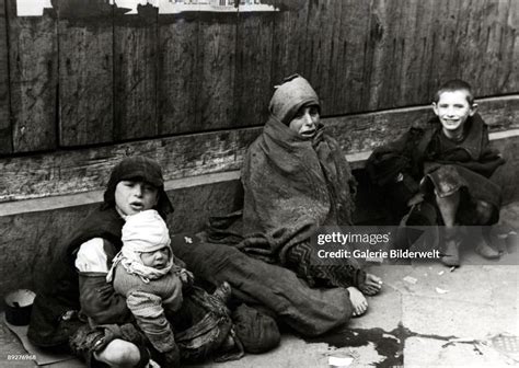 Children in the street in the Warsaw Ghetto, Poland, 1941. News Photo ...