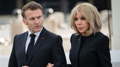 Giflé en vol par Brigitte ? Emmanuel Macron soigne son atterrissage ...
