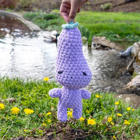 I crocheted Aubrey's eggplant from Omori! [Also selling them on my shop ...