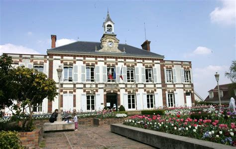 Chambourcy : les abords de l’hôtel de ville redeviennent accessibles ...
