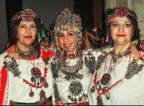 Femmes amazigh kabyles portant de magnifiques bijoux typiquement kabyles 🇩🇿