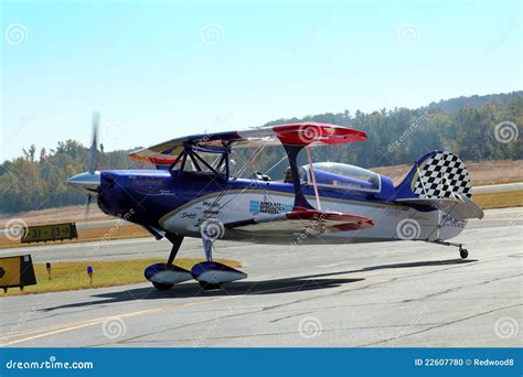 Aerobatic Stunt Plane editorial image. Image of airshow - 22607780
