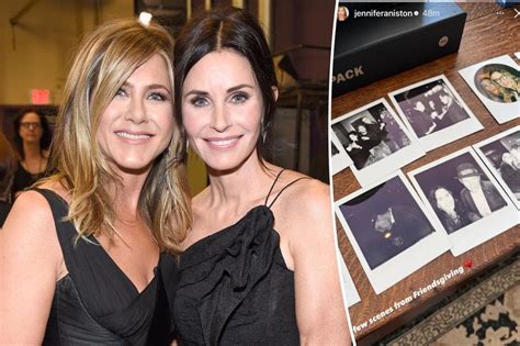 Jennifer Aniston Shares Polaroid Friendsgiving Photos with Courteney ...