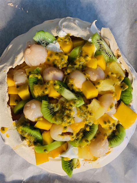 Pavlova fruits exotiques recette de Julie Andrieu et Pierre Hermé ...