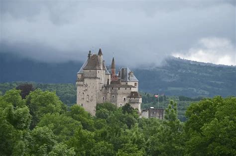 Camping French Alps: Experience Alpine Bliss | CamplinQ