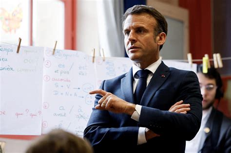Éducation : Emmanuel Macron révise la formation des professeurs
