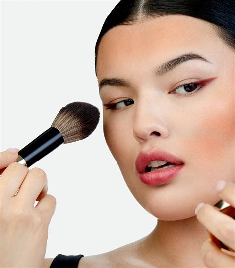 Powder Brush For Flawless Makeup Application - MAKE Beauty