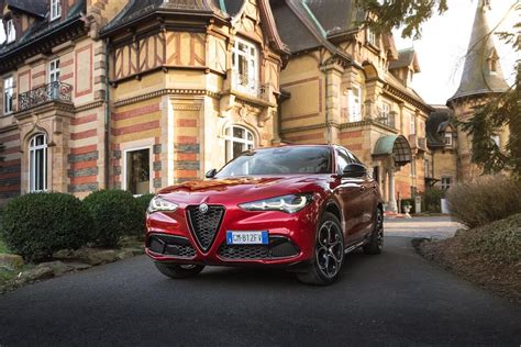 Solve Alfa Romeo Stelvio jigsaw puzzle online with 176 pieces