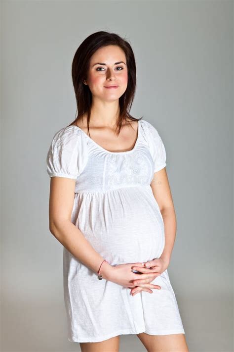 Brunette embarazado imagen de archivo. Imagen de mujer - 22452497