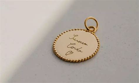 Bijoux personnalisés en or 18 carats à graver - Maison la Couronne