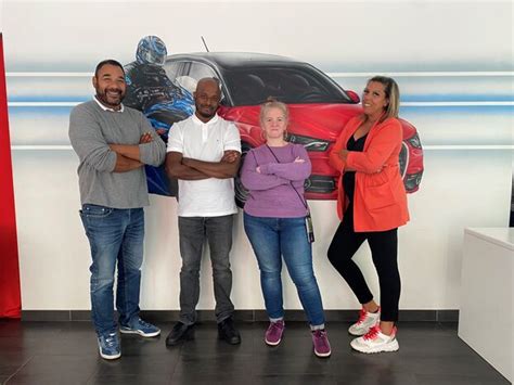 Moniteur d’auto-école à Évry et star de TikTok : Kris aide des milliers ...