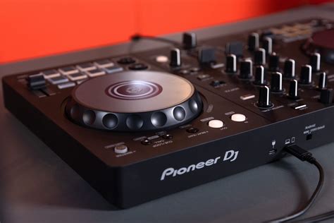 Pioneer DJ Introduces the DDJ-FLX4, a Beginner-Friendly DJ Controller