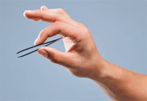 Using Tweezers in Your First Aid Kit