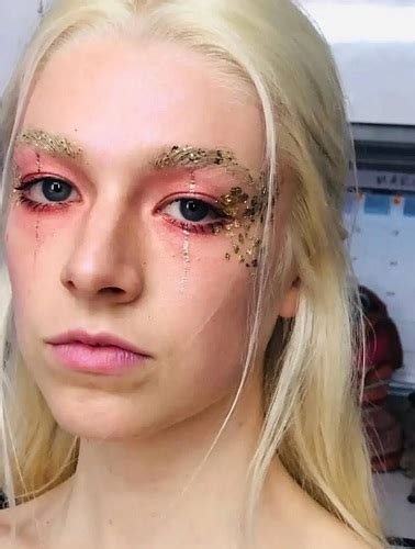 Euphoria Makeup Looks Glitter (40 Top Guides)