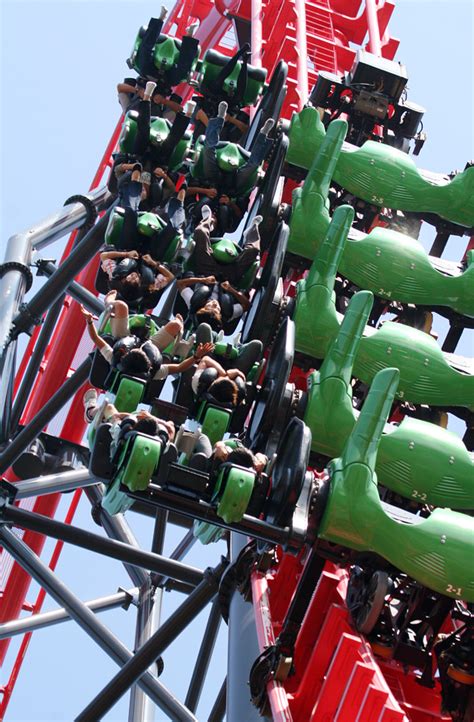Coastersandmore.de - Achterbahn Magazin: Eejanaika im Fujikyu Highland