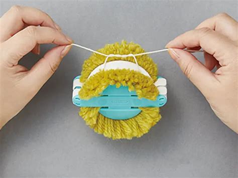 Pom-Pom Makers - Product Features - CLOVER