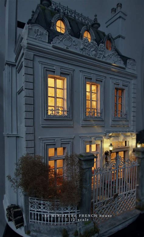 (via Alessandra, Dollhouse) | French doll house, Doll house plans ...