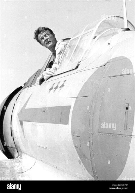 Robert Conrad a joué le rôle du major Gregory 'Pappy' Boyington dans la ...