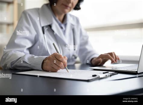 Clinician hi-res stock photography and images - Alamy